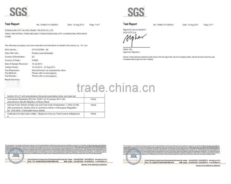 round click clack tin in candy packaging