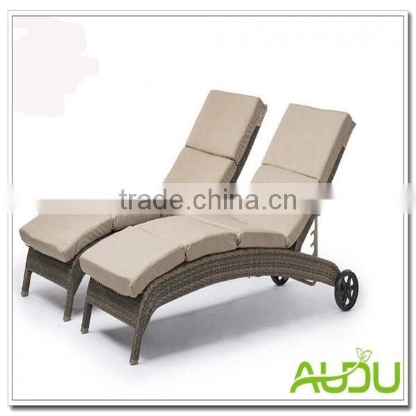 Audu Plastic Rattan Folding Beach Chair With Wheel