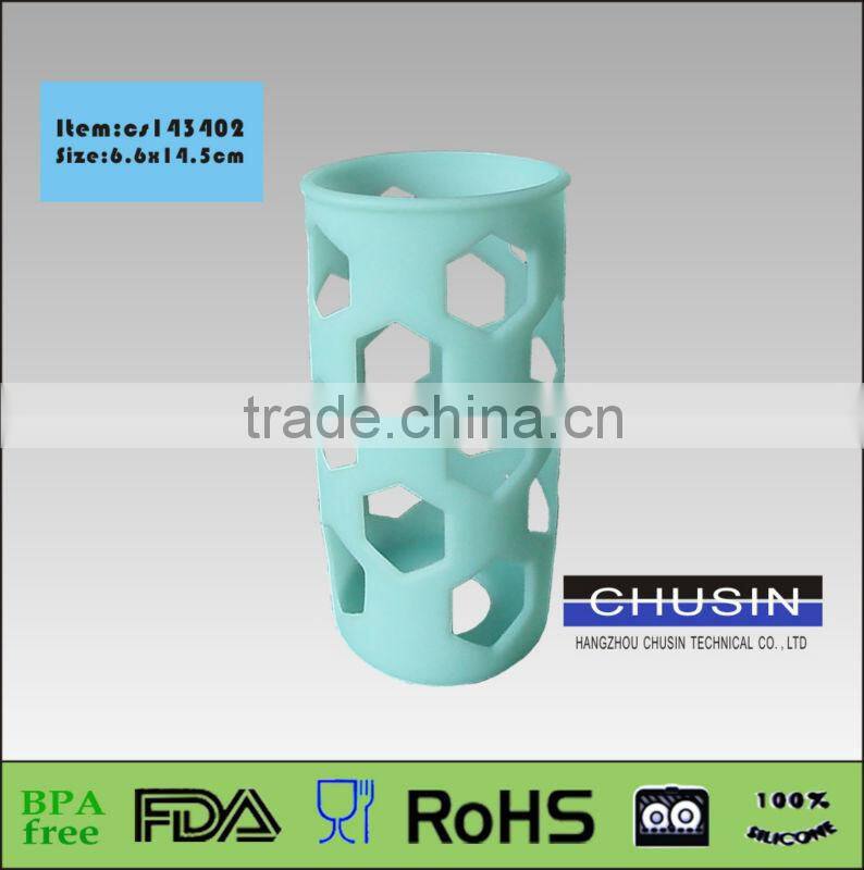 The hot sell fashion silicone baby feeding bottle sleeve cover