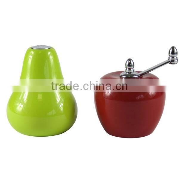 PearApple shape Wooden salt and pepper mill for salad dressing