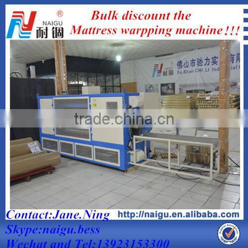 Manual mattress wrapping machine