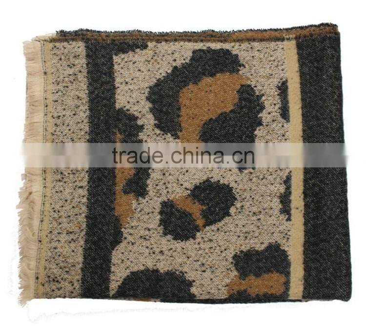 Hot new products factory direct sale leopard scarf wholesaler