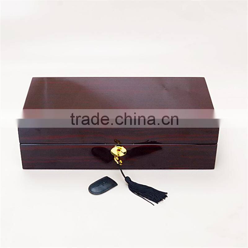 New arrive luxury piano lacquered wooden watch box with lock