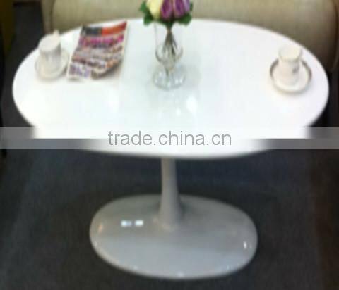 White Eero Saarinen Fiberglass Saarinen Tulip Table replica