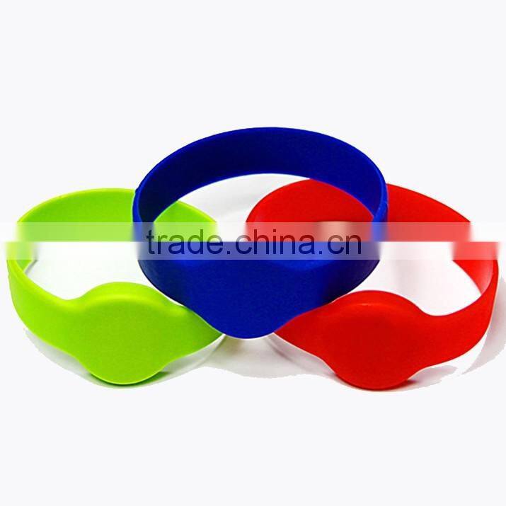 Programmable silicone RFID Wristband for swimming pool, proximity smart RFID wristband key fob price