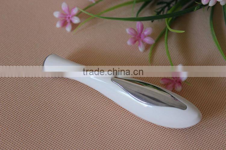 Wholesale OEM Eyes Routine Pampering Device Eyes Black Circles Bags Fine Wrinkles Removal Massage Pen