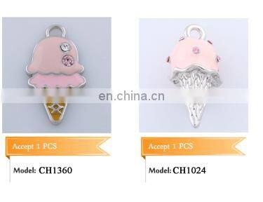 Round Metal Tag with Engraved I Love You Sign Language Symbol, Wholesale Sign Language Charm