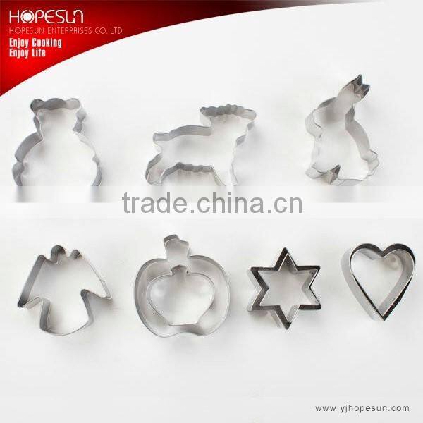 Newfangled 4pcs metal cookie cutter set wth biscuits chocolate molds set