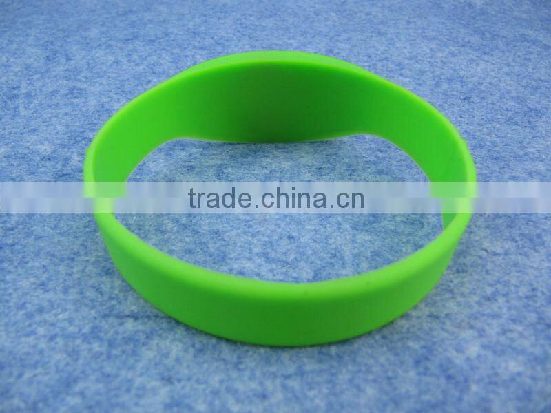 New style 13.56mhz RFID NFC silicone wristband waterproof