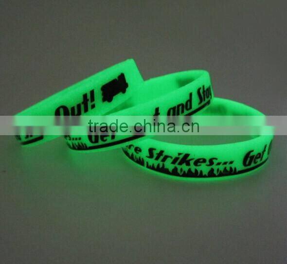 Cheap and smart silicone fluorescent bracelet for travel