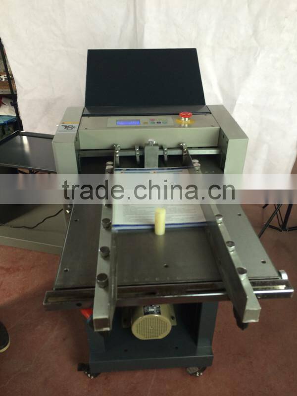 Automatic paper folding machine for gate fold