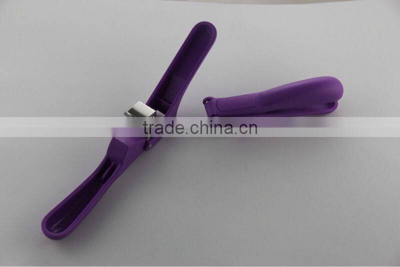 0600002 Purple color plastic garlic press