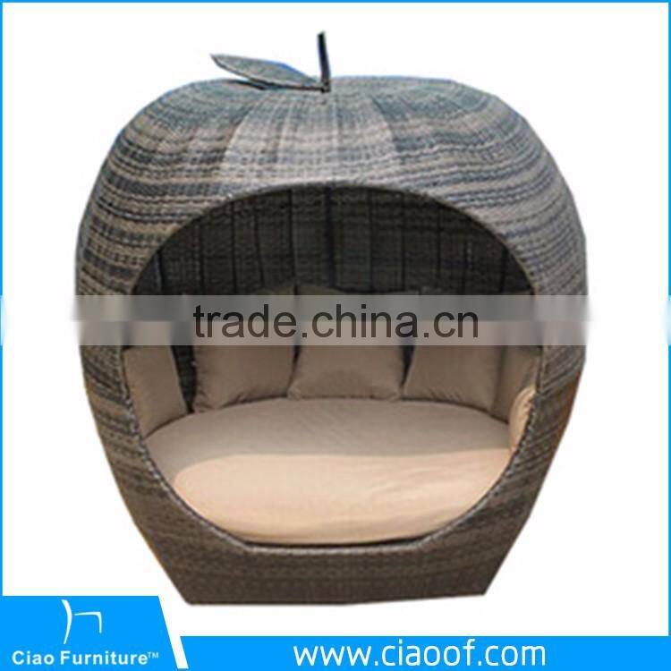 Cheap Factory Price Wicker Rattan Apple Bed Outdoor Furniture