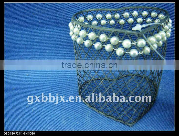 Heart shaped black wire decorative with white pearl brush pot crafts