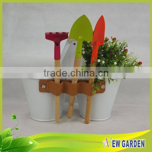 Bright colors newly design garden decor metal hanging flower pot