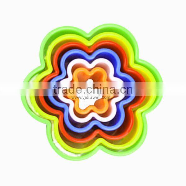 CC-6885 5-Pieces Colorful flower plastic cookie cutter