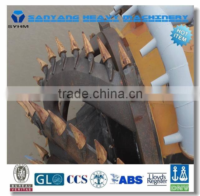 Wide chisel cutting head teeth for dredger