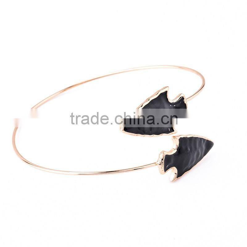 Hot gold triangle arrows arm chain