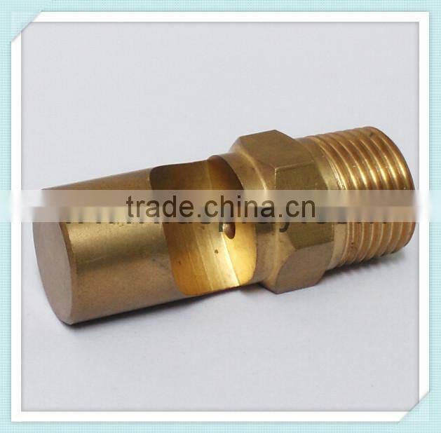 High impact cleaning spray nozzle