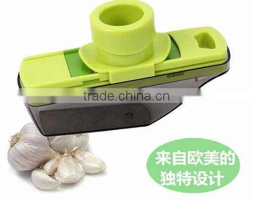 cy284 Multifunction Kitchen Vegetable Tool Plastic Garlic Press Grater with Storage for garlic ginger