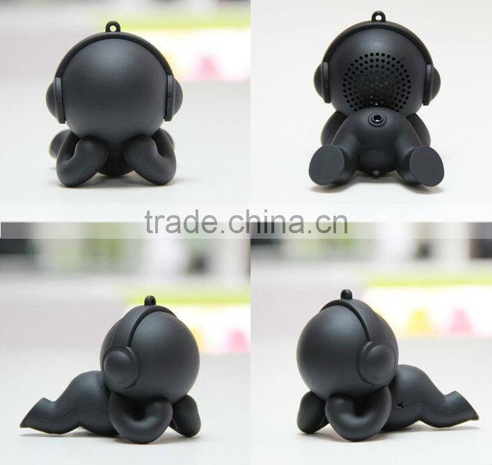 Supply creative fashion doll mini speaker