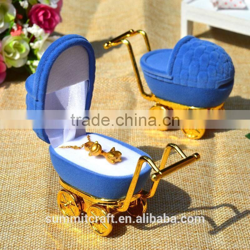 Adroable blue velvet baby stroller antique style ring box