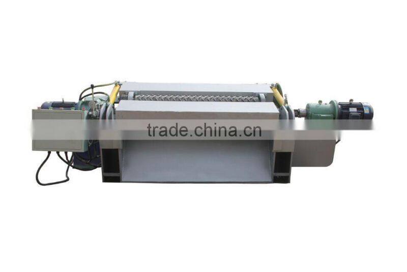 Automatic veneer line with debarker, peeler, cutter, stacker