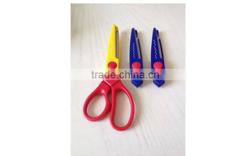 Replaceable blade craft scissors