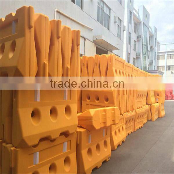 Water filled road safety barrier plastic road barrier