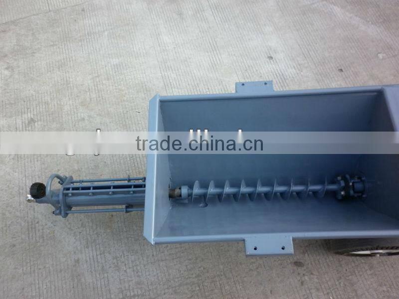 Conveyor shaft for plastering machine
