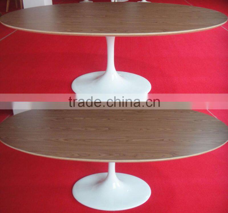 Eero Saarinen lounge Womb chair