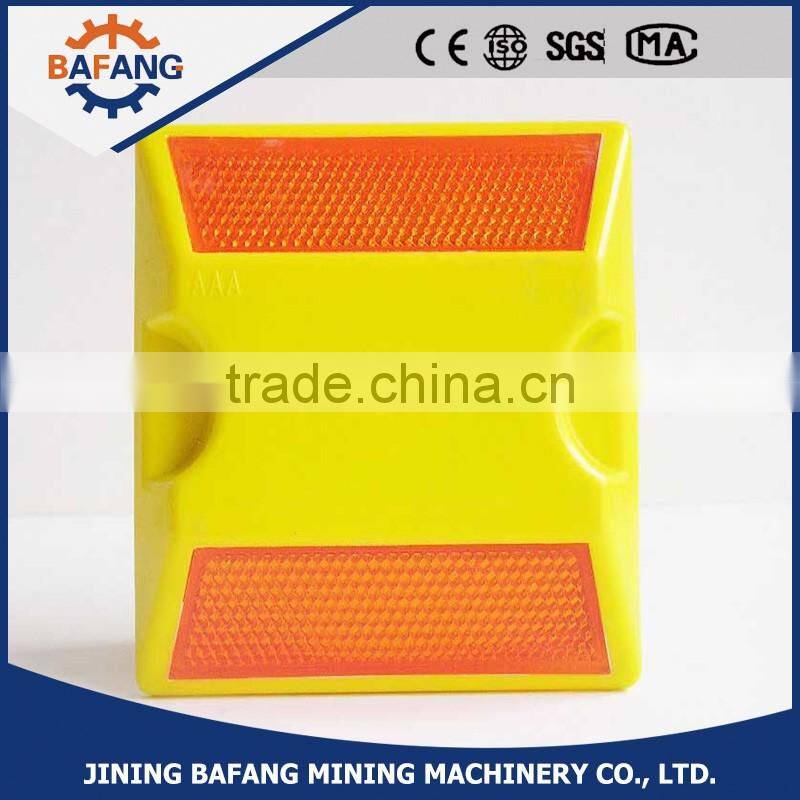 The plastic reflective spike used for traffic safety facility