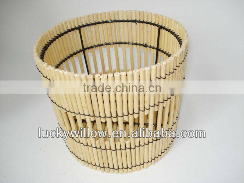 2013 latested new design willow wicker laundry basket with lid and fabric fou big hotel