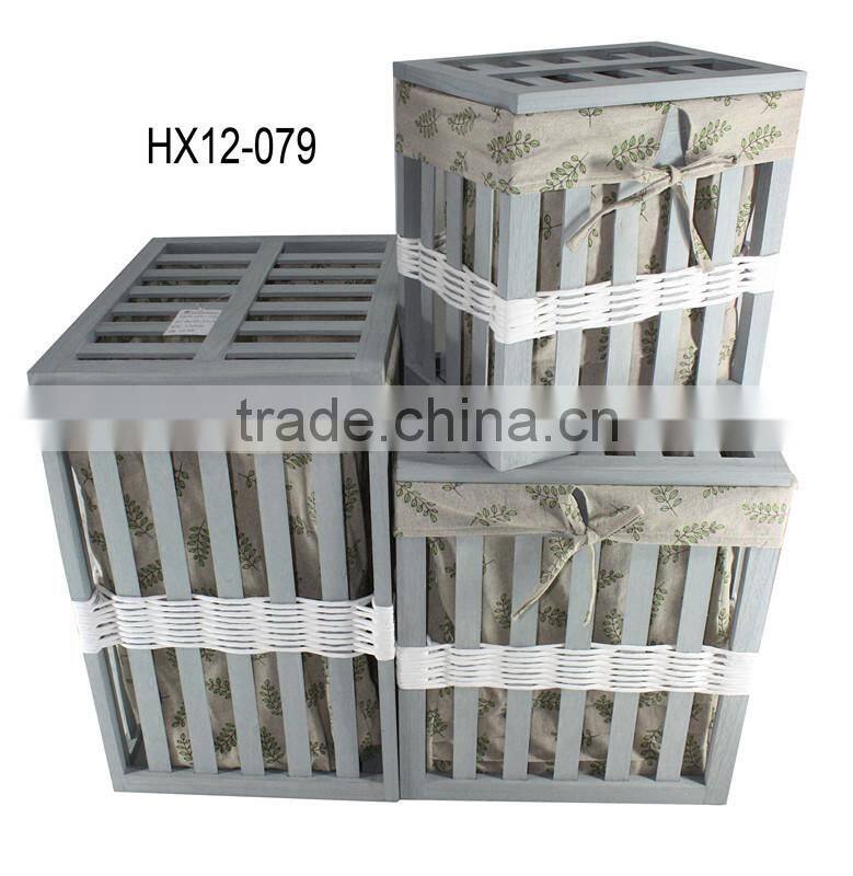 Set of 3 square wood crates with lid and liner, black finish