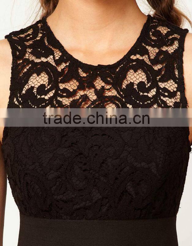 Prom Dress in Lace With Elastic Waist