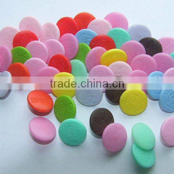 Plastic snap button for diaper