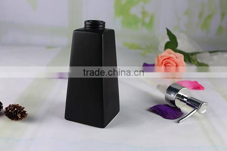China factory custom design beauty product porcelain perfume bottle