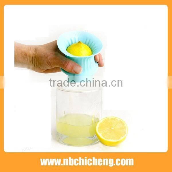Easy Handle Silicon Kitchen Tools Lemon Juicer Silicone Fruit Juicer