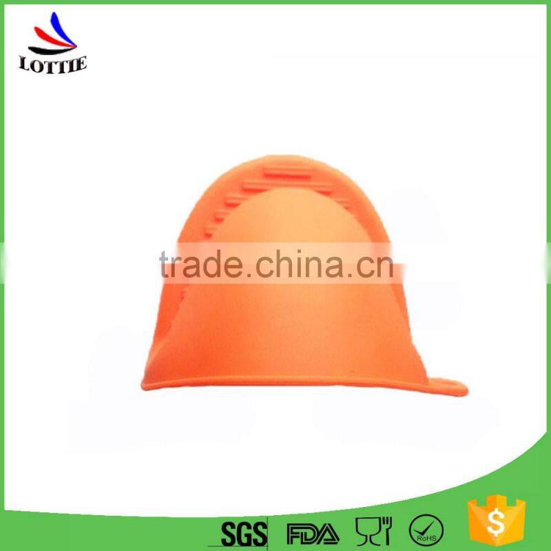 China Manufacturers 2016 Hot selling food grade heat resistant silicone BBQ baking mitt