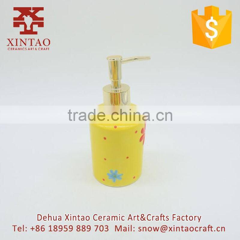 New arrived ceramic shampoon dispenser,decorative cleanser essence bottle in cock shaped