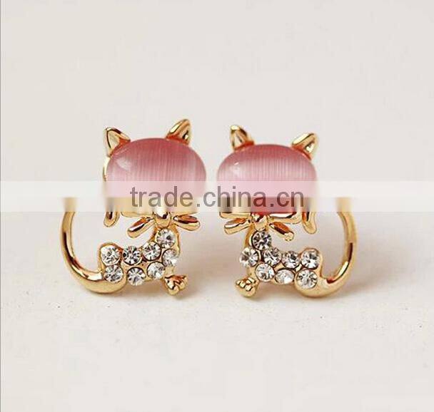 Beautiful alloy crossover style crystal needle earring with big pearl