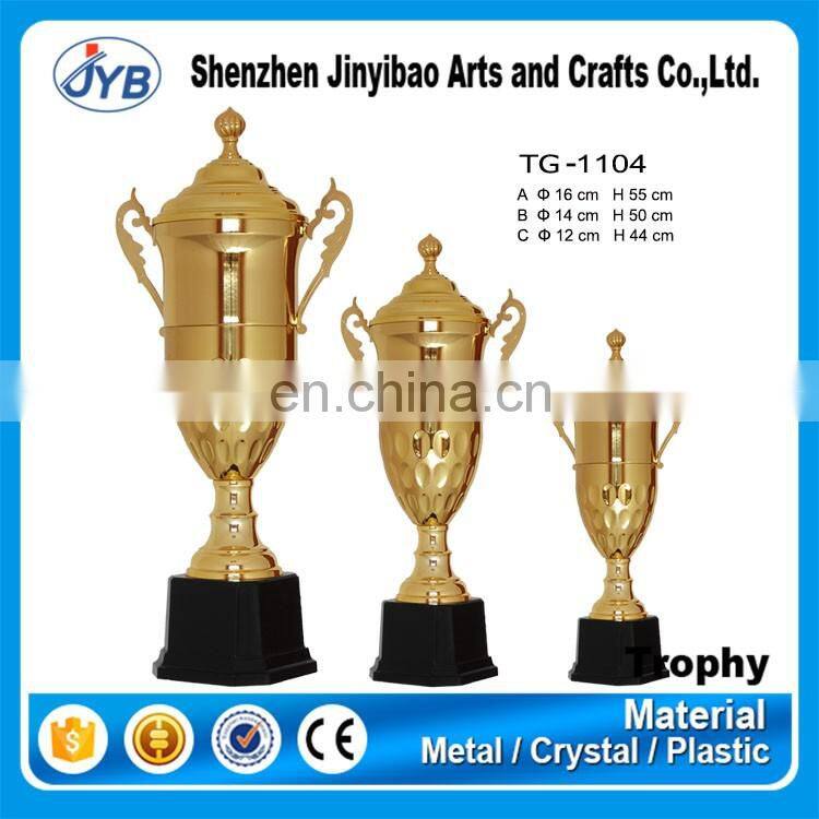 China supplier 2017 wholesale various design football soccer trophy