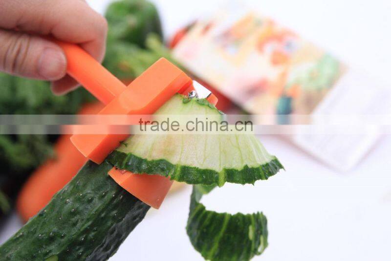 tri-blade plastic spiral vegetable slicer/plastic carrot peeler/slicer