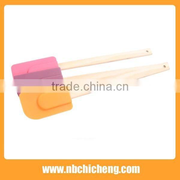 Durable Soft Silicone Kitchen Utensils Eco-friendly Pastry Spatula Silicone Wooden Handle Spatula