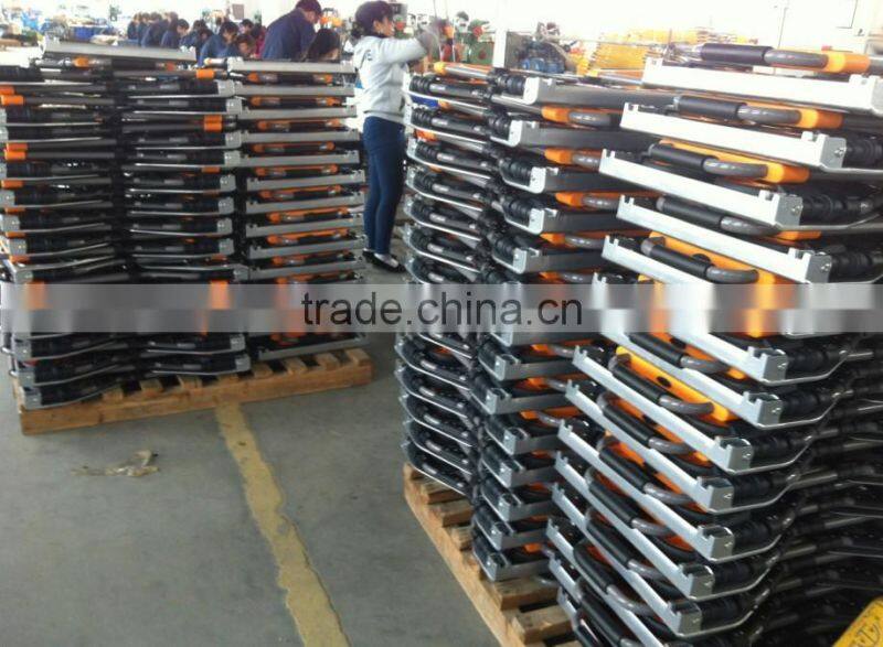 Heavy duty foldable handtruck