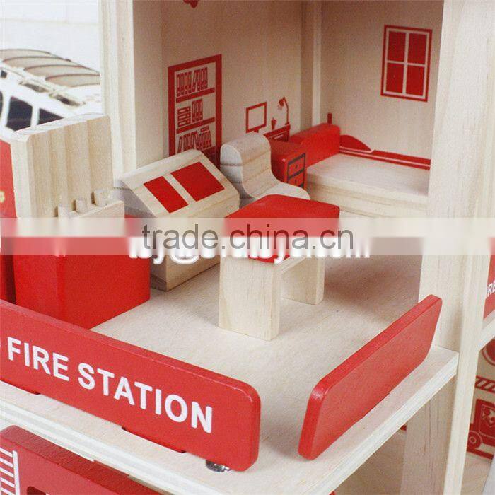 2017 New products funny parking toy boys wooden toy fire station W04B030
