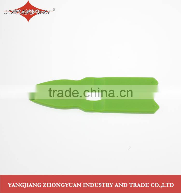 New design plastic handle iron nut cracker