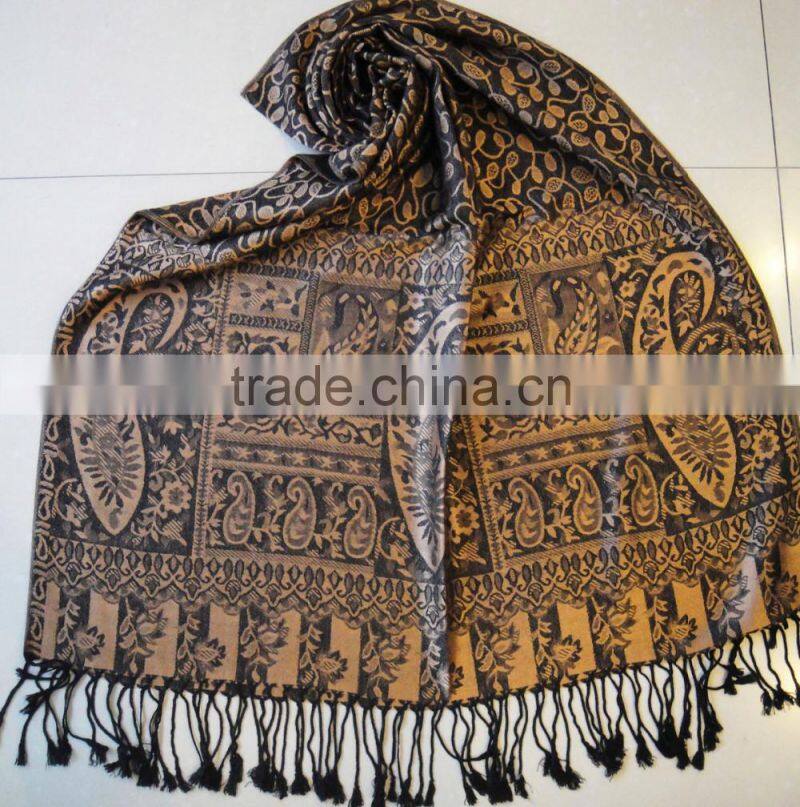 Wholesale factory classic rayon jacquard paisley floral latest shawl for women