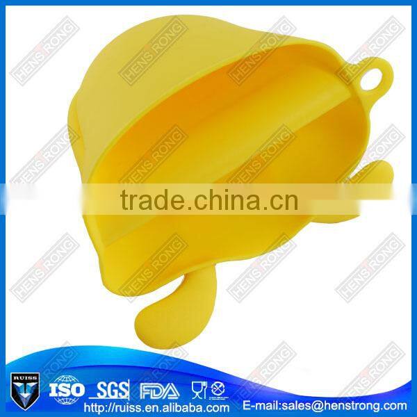 convenient to take stainless steel microwave heated gloves