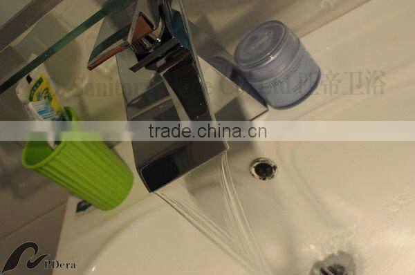 Brass waterfall basin faucet